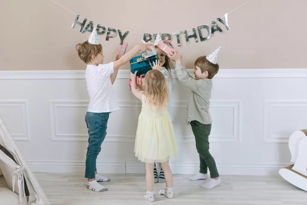 birthday gift hampers in Pakistan