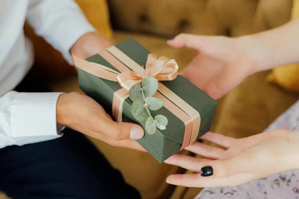 Unique wedding gifts for couples in Pakistan
