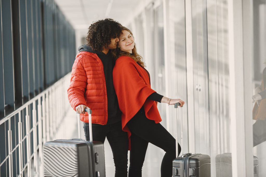 The Ultimate Guide to Customized Travel Gifts for Couples in Pakistan (2026 Edition)